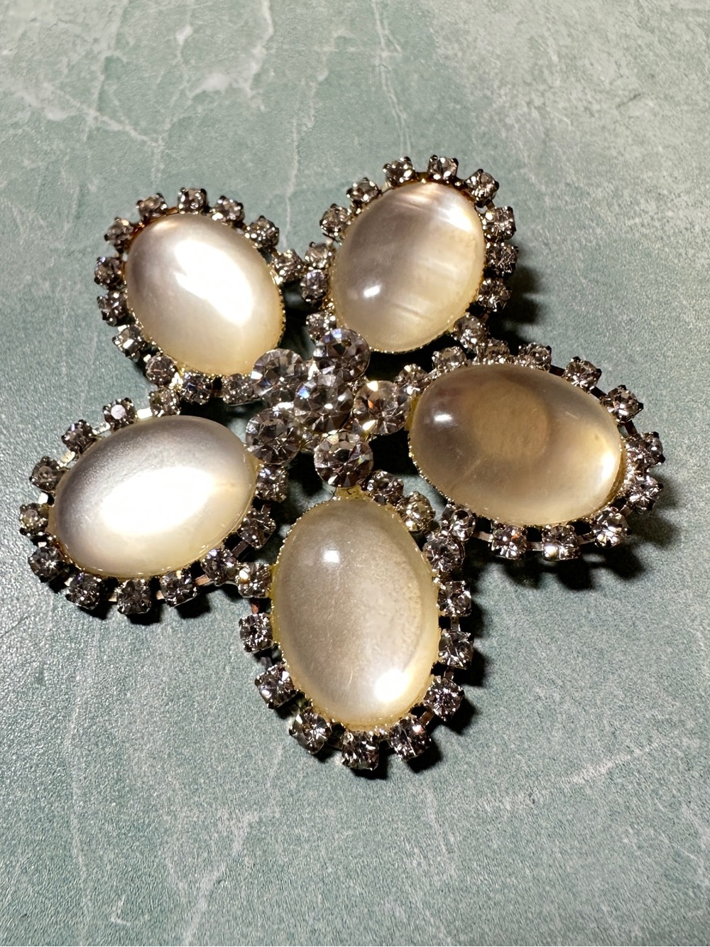 RMN Elegant Pearlize Cabochon Flower Brooch Vintage Silver-tone